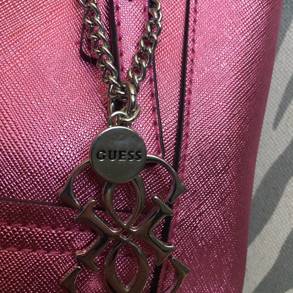 Guess purse - Picture 2 of 4
